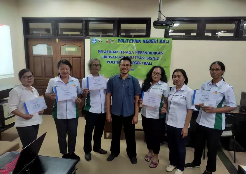 Sesi Foto Bersama Diakhir Pelatihan