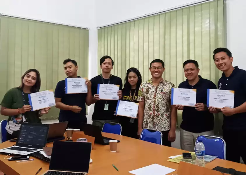 Sesi Foto Bersama Diakhir Pelatihan