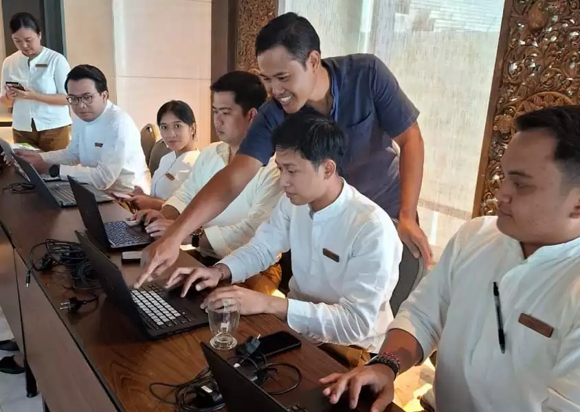Asistensi Pada Peserta Pelatihan
