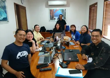 Foto bersama peserta dan trainer setelah menyelesaikan In House Training Microsoft Excel Basic di Coral Triangle Center.