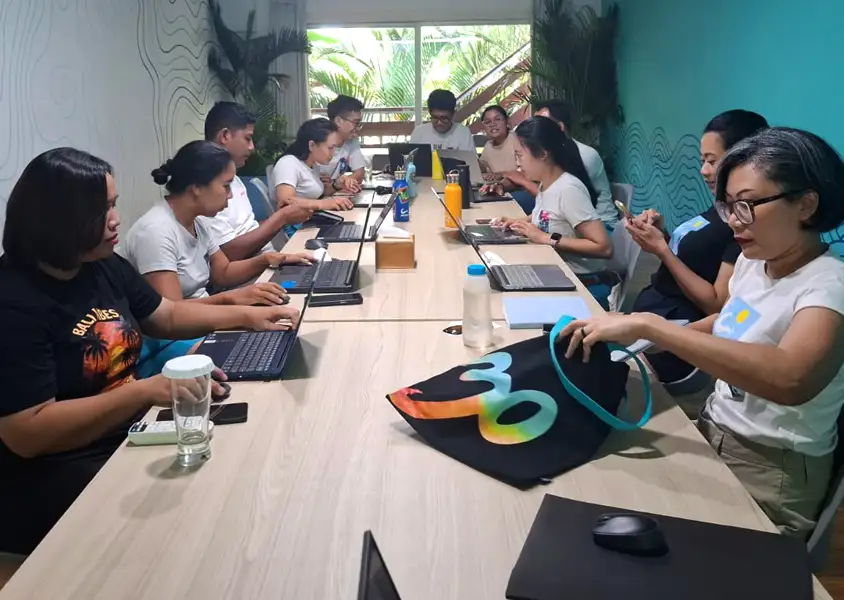 Pre Test Microsoft Excel Intermediate Peserta mengerjakan pre test untuk mengukur kemampuan awal sebelum mengikuti In House Training Microsoft Excel Intermediate di Waterbom Bali.