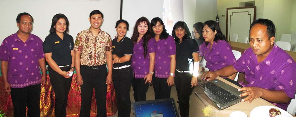 Kegiatan Pelatihan Outlook dan Desain Grafis untuk staf Grand Inna Kuta Bali
